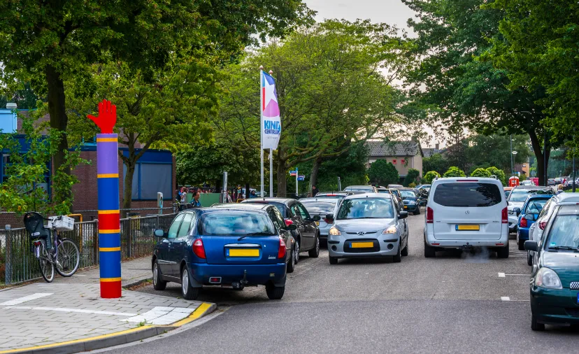 foto drukte bij school