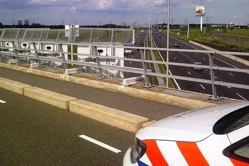 ftiry6ytcx2clbjnmvrvts1be viaduct bosserhof a2 echt jeugd gooit spijkers op de weg