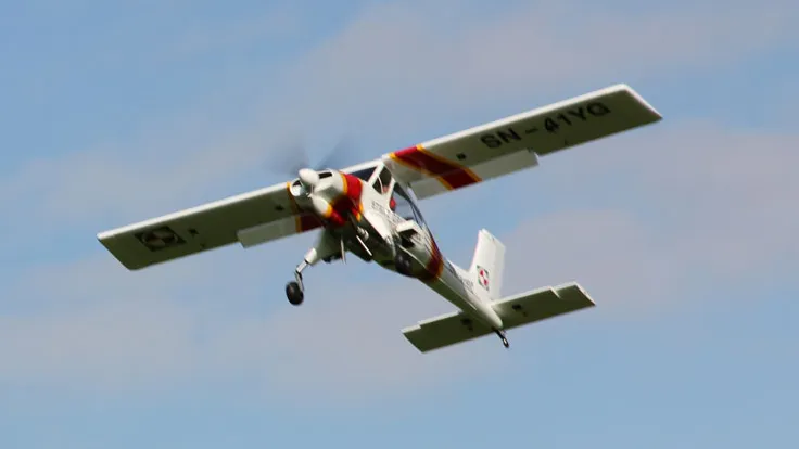 g0rwx8ckf7i3d961aeoqyeca5 modelvliegshowzon2 16 9