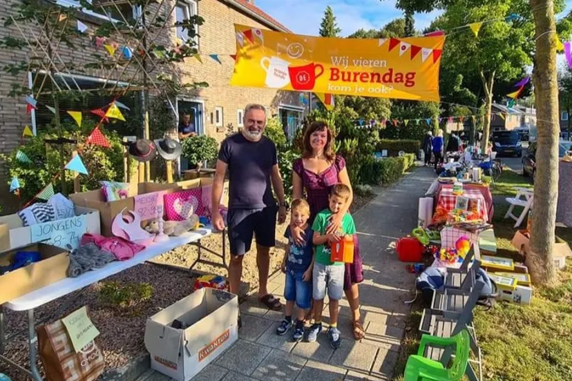 garage sale de kluis op burendag