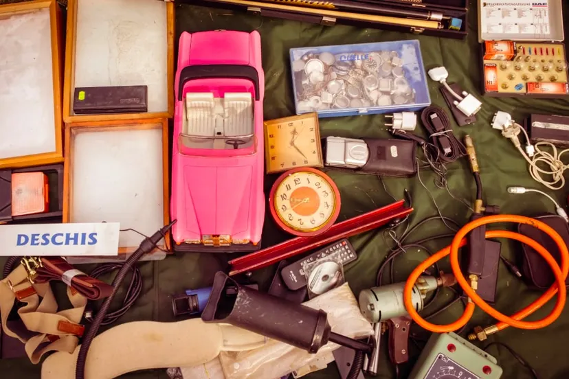 garage sale rommelmarkt vintage cc0 pxhere