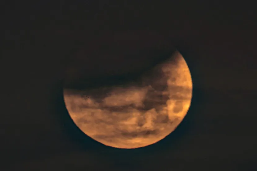 gedeeltelijk maansverduistering verbeterd