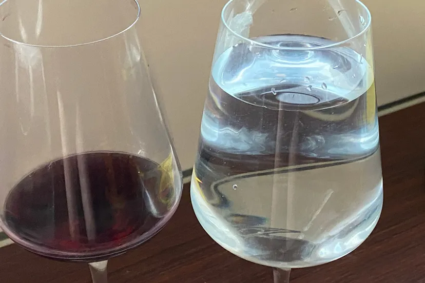 geen wijn maar water