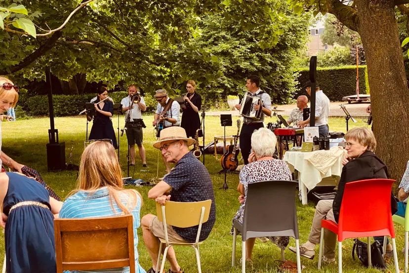 geheime tuinen festival 2022 luisteren naar baroesjko agnetentuin