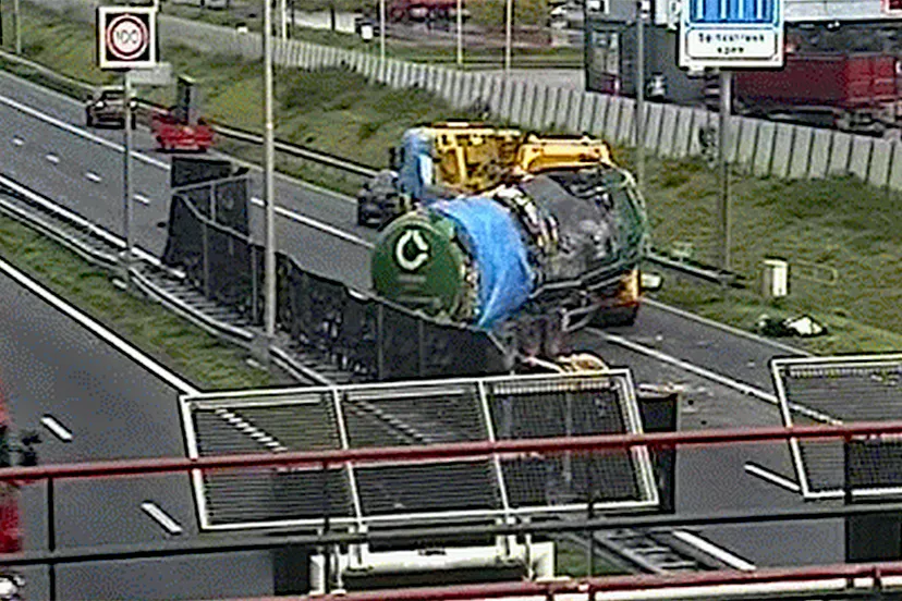 gekantelde tankwagen bij echt 20231120