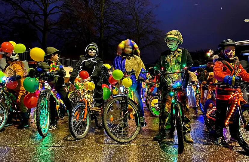 gelaen mit aafsjtandj oppe fits