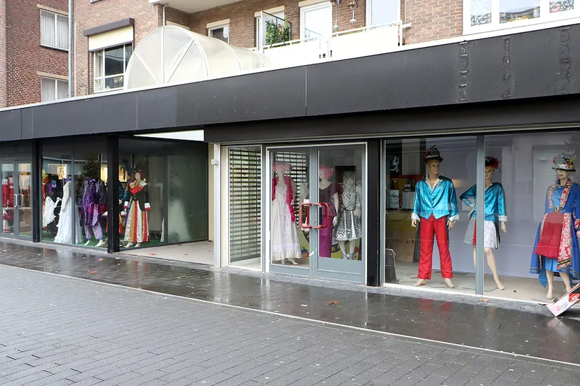 geleens pekskes bazaar verhuis naar hoek passage en salmstraat