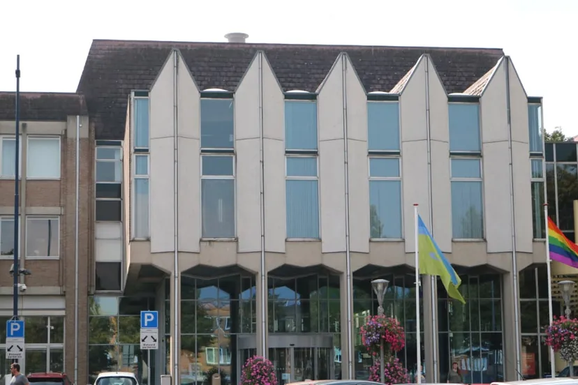 gemeentehuids geleen raadszaal boven ingang