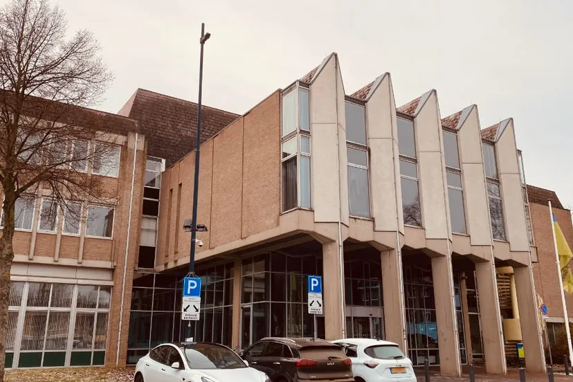 gemeentehuis raadszaal buitenzijde geleen markt