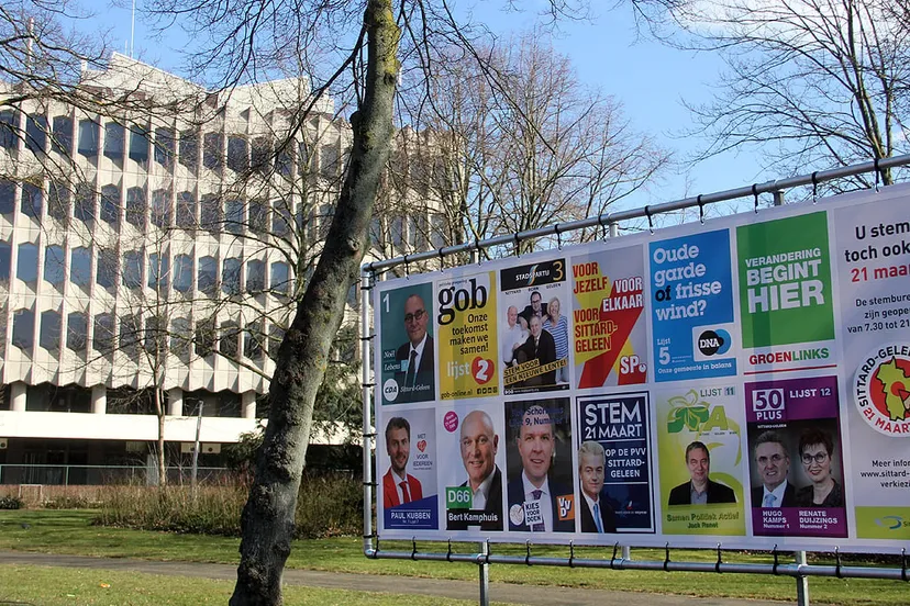 gemeenteraadsverkiezingen 12 lijsten reclamezeil stadskantoor 4 maart 2018