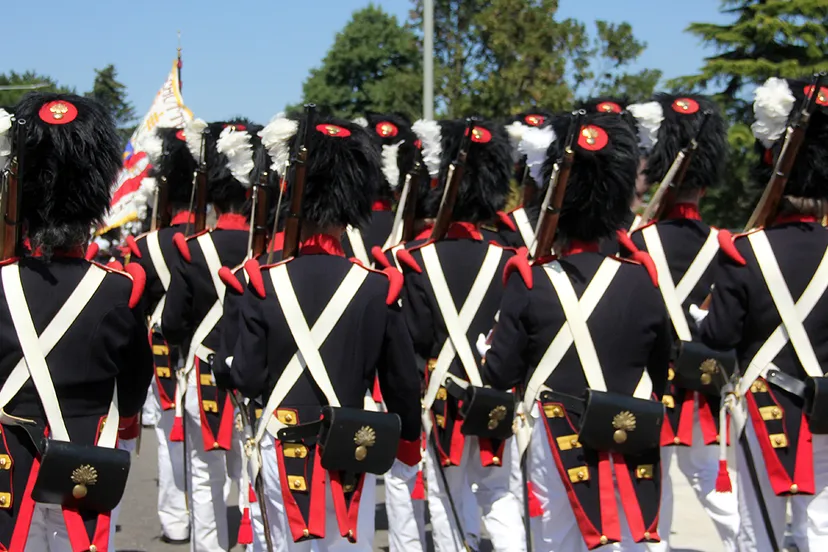 geweerdragers bij een schutterij tijdens een schuttersfeest