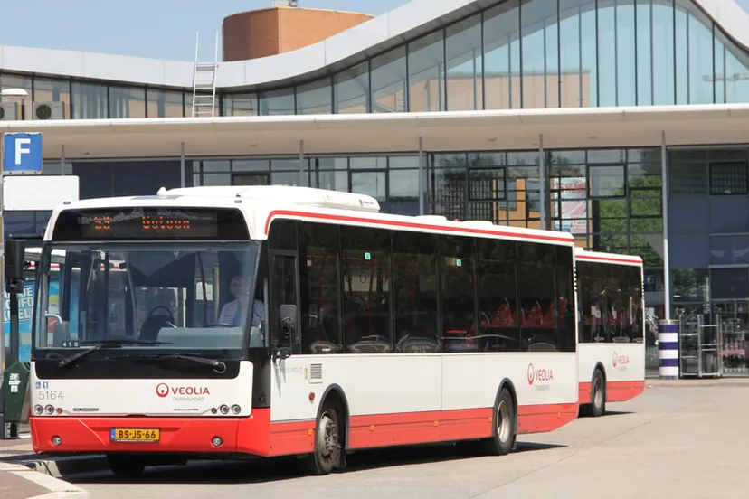 gj8xhjgzaf9h0i8cp8ahix0eb openbaar vervoer station sittard 16 9 veolia bussen