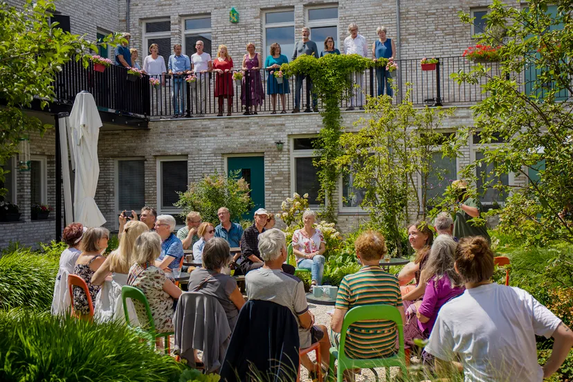 gluren bij de buren persbeeld9 fotograaf eus driessen