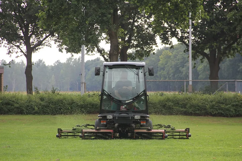 gras maaien sportvelden limbricht
