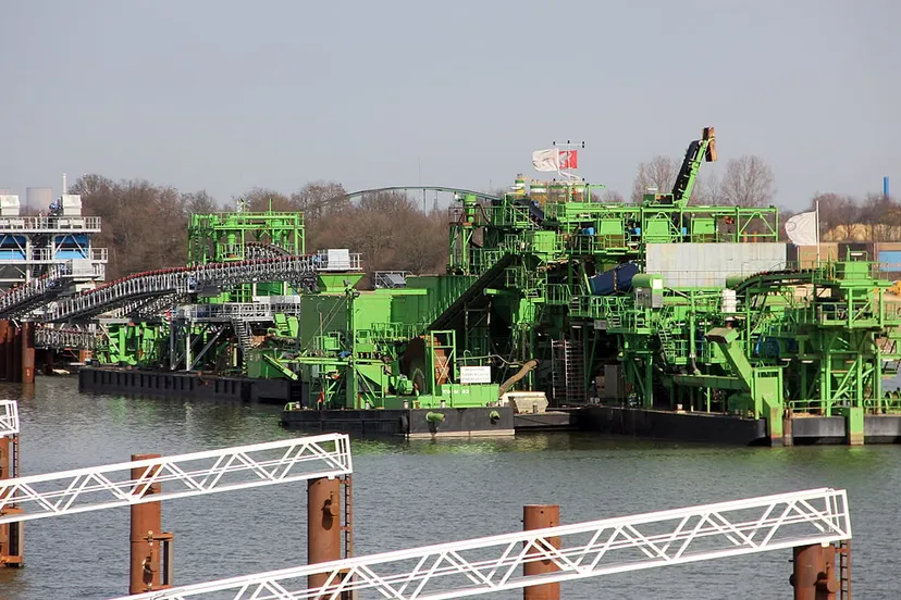 grindverwerkingsinstallatie in werkhaven trierveld