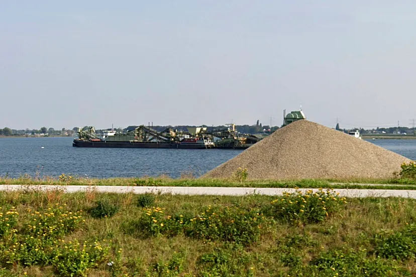 grindwinning op maasplas in kinrooi