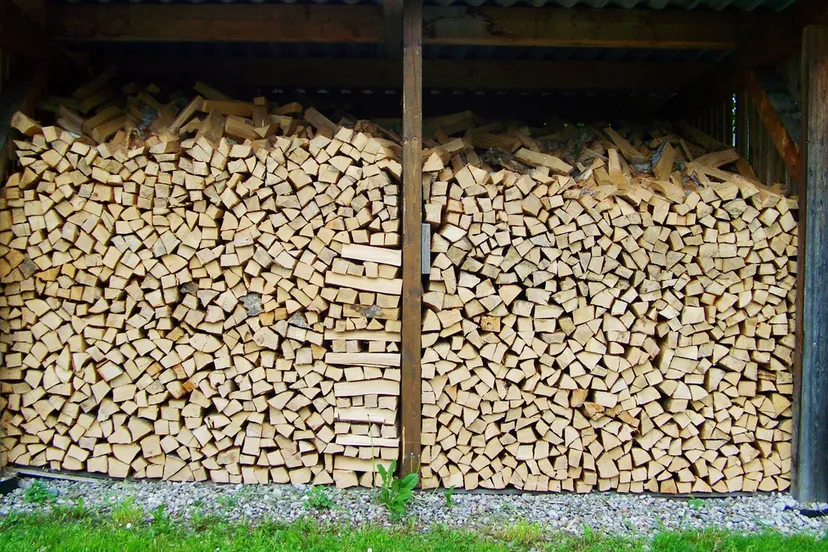 haardhoutopslag buiten