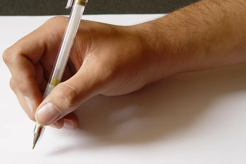 hand pen papier dictee