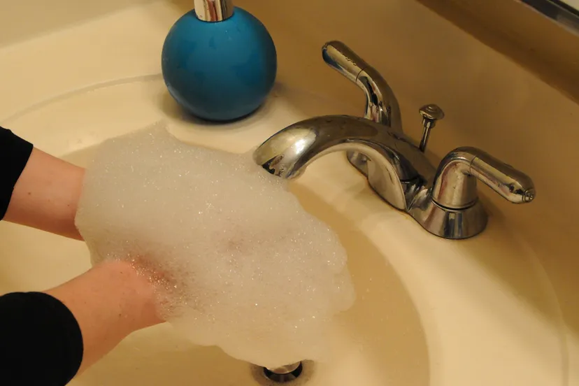 handen wassen peapod labs cc by 20 via flickr https wwwflickrcomphotospeapodlabs6963932022