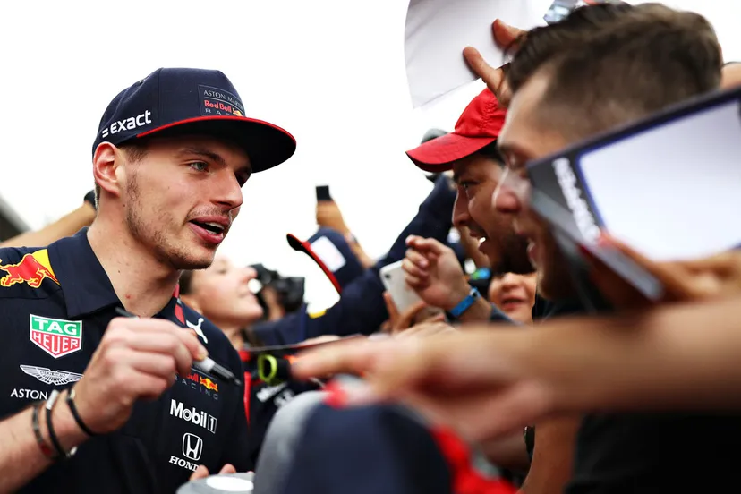 handetekeningen uitdelen aan de fans p 21yqht3552111 news