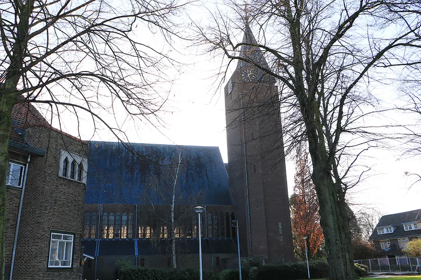 heilig hartkerk overhoven in winter
