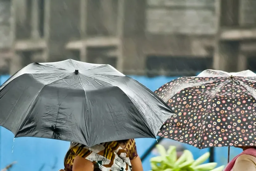 herfst regen paraplu nat koud