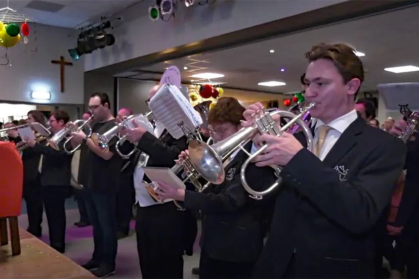 heropening tuurhoes guttecoven