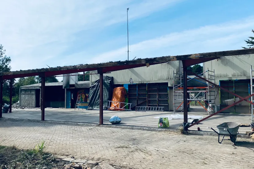 het deels gesloopte clubgebouw van scouting sint jofef