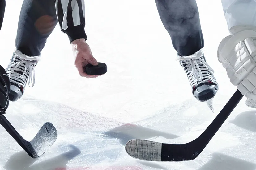 hockeyscheidsrechter face off