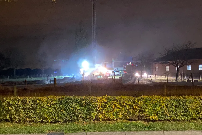 hooibrand bij boerderij op de windraak