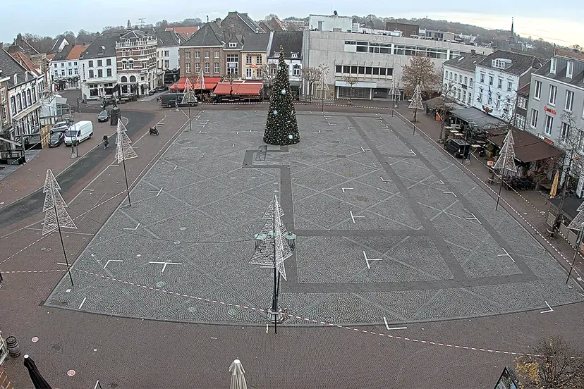 horecamarkt afgezet met roodwit lint