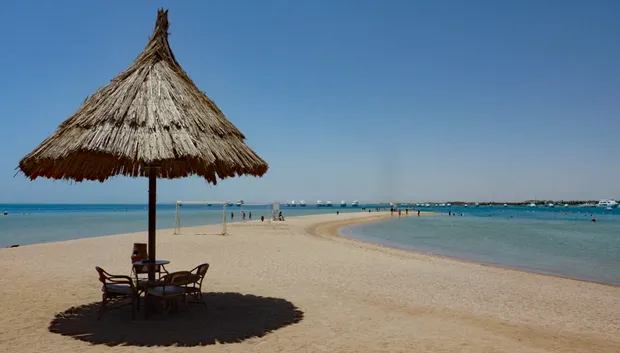 hurghada stran reisedoktorcom cc by sa 30 via wikimedia commons