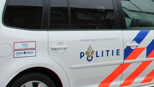 husxqvponrj8b940au0shqnsx politie wagen zijkant