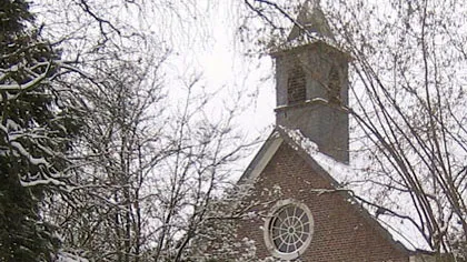 hxsr32sjxlwmn11t61maf1ir4 kerkje in sneeuw uitsnede 16 9