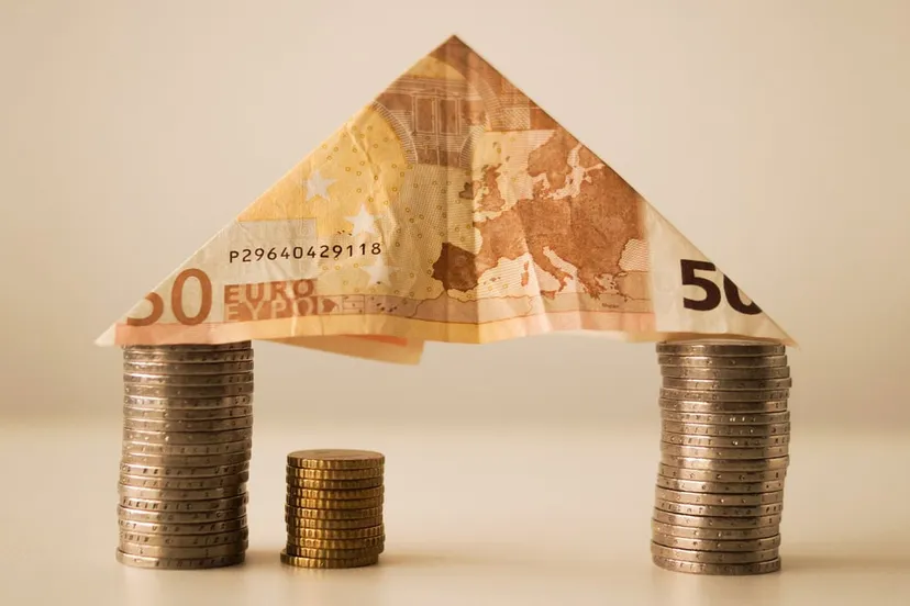 hypotheek euro woning rudy and peter skitterians via pixabay money 1017463 1280