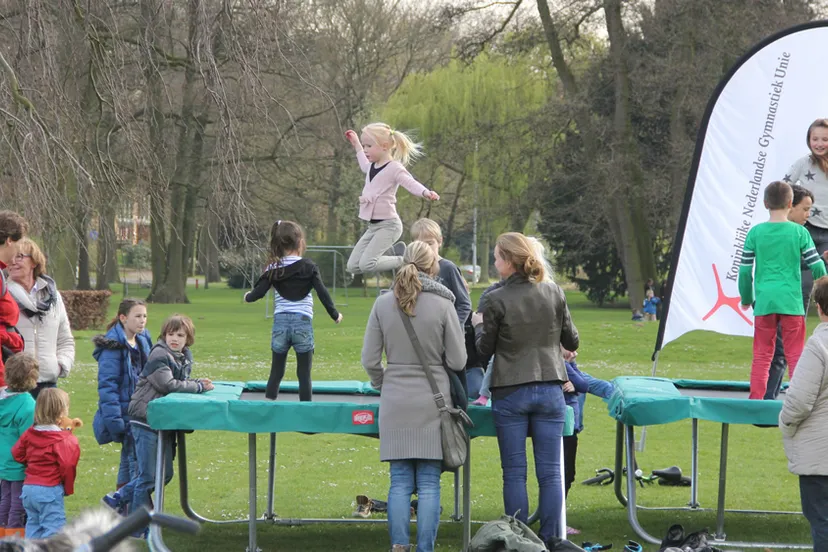 i8zzevbe3085p2bssnuxau23u springen in het park 1