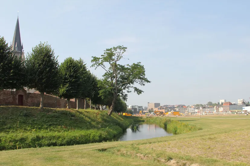 ic8wgdkdoht0919i9ttzm7t6r weer water in de gracht 2
