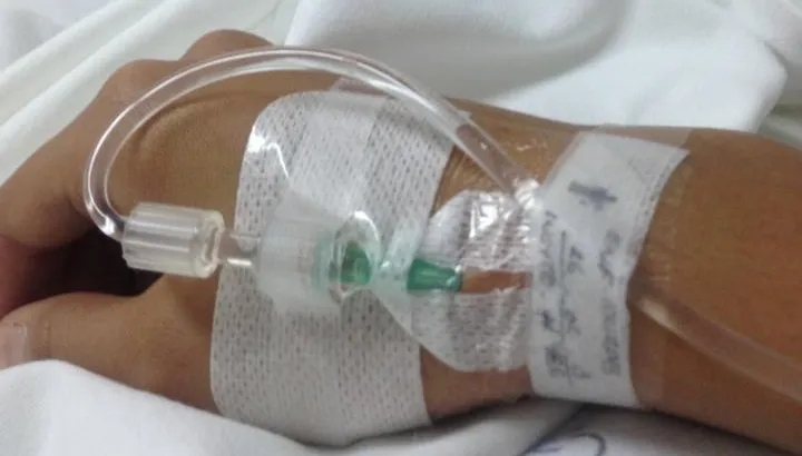 infuus aangelegd leocarbajal cc by sa 30