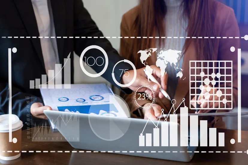 intelligence bi en business analytics ba met key performance indicators dashboard concept startup programming als fintech concept zakelijke teamvergadering foto professionele belegger op kantoor