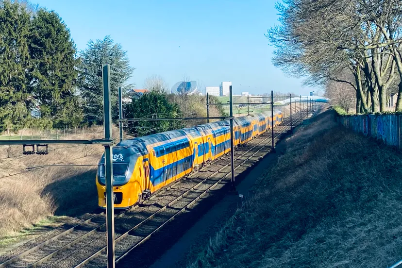 intercity ns bij spoorbrug veestraat sanderbout
