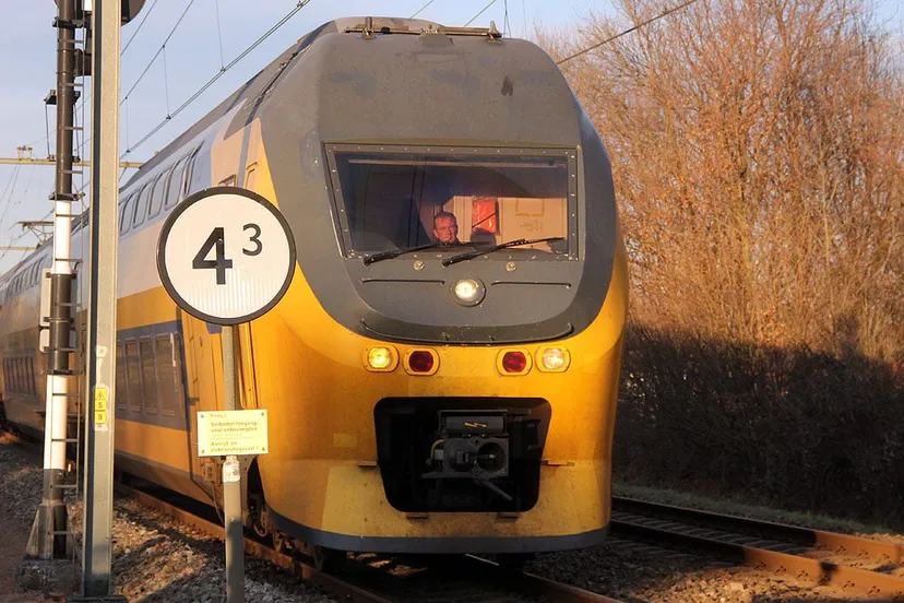 intercity trein ns prorail spoor driepoel geleen
