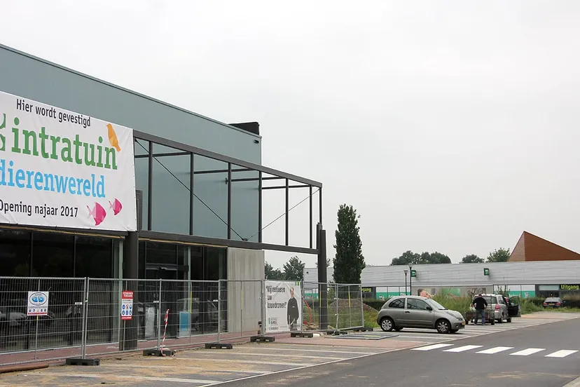 intratuin dierenwereld met animal plaza op de achtergrond