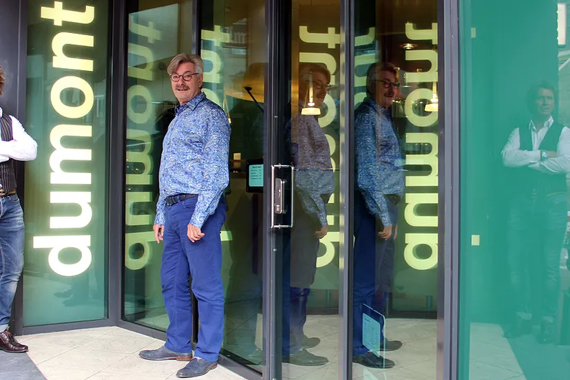 iq60v09dz2mmnvntelxrdu5bf dumont foto maurice en hub voor de zaak