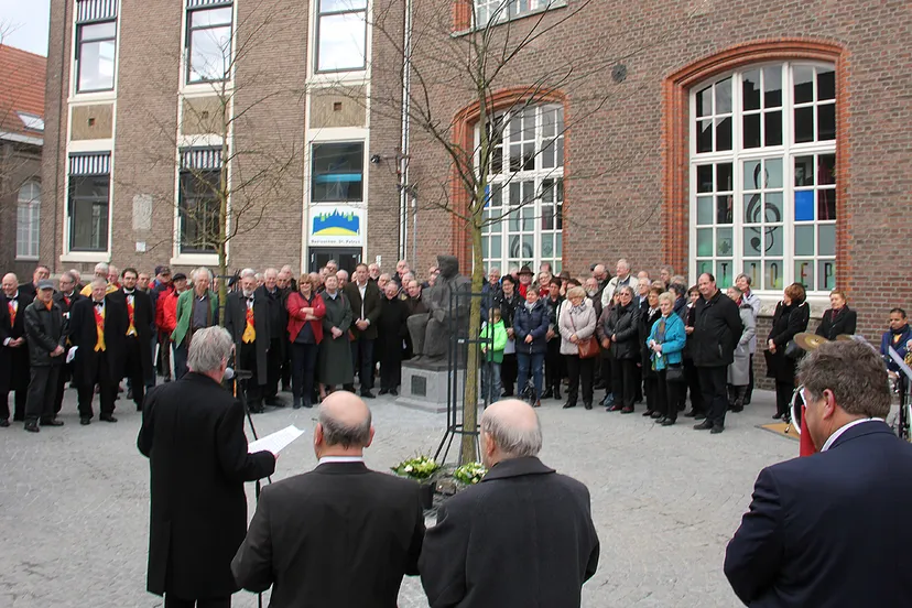 jo erens beeld verhuisd kloosterplein