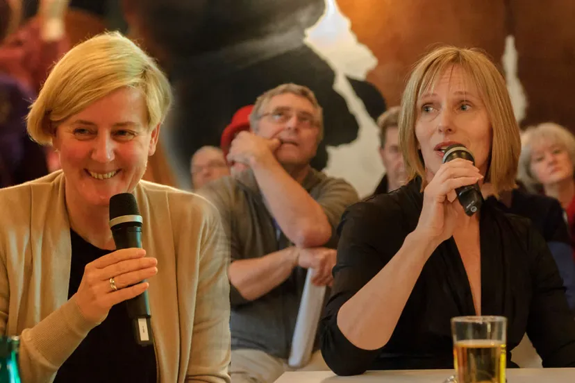 joanna van der zanden rechts en jeanne van heeswijk fotomontage