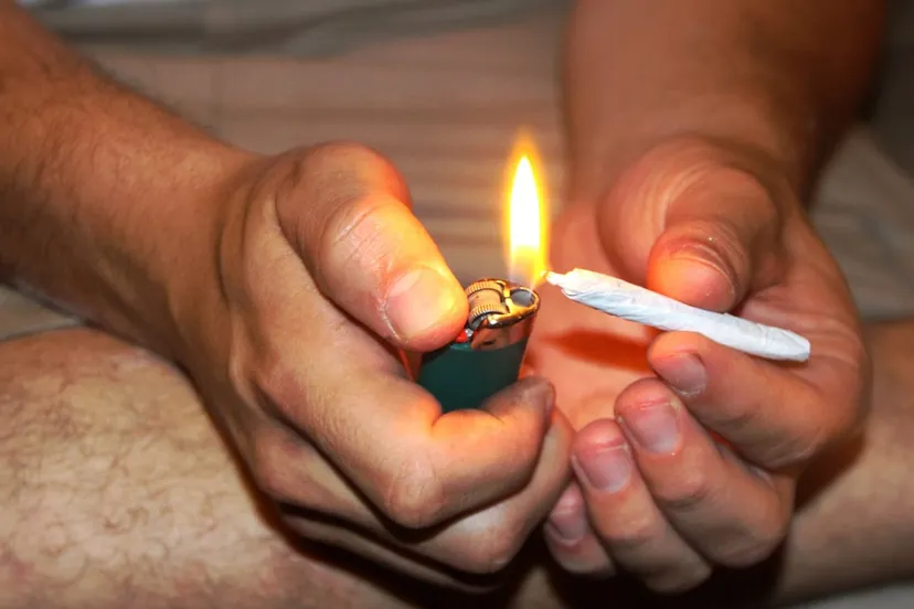 joint aansteken heath alseike cc by 20 via flickr 15274524149 851187b2f4 k