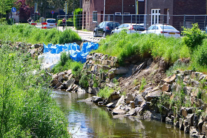 kademuur geleenbeek bij ophoven weer ingestort