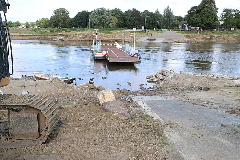 kapotte veerstoep bij meeswijk