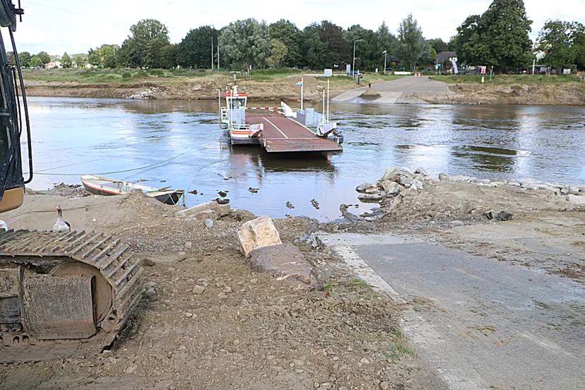 kapotte veerstoep bij meeswijk