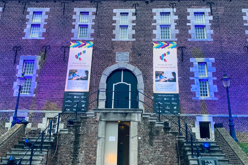 kasteel limbricht draagt steentjes bij